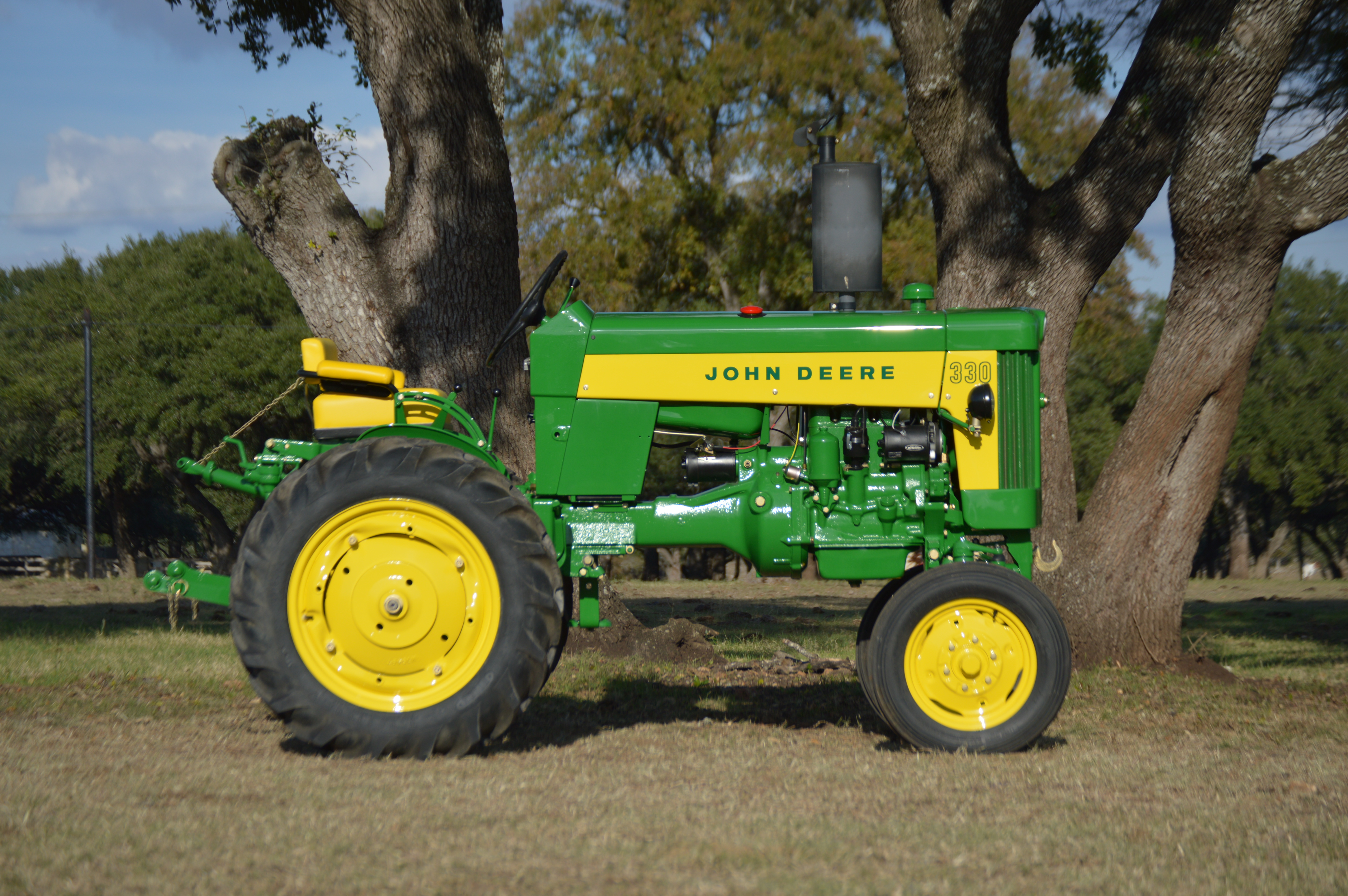 John deere 330 hotsell lawn tractor for sale
